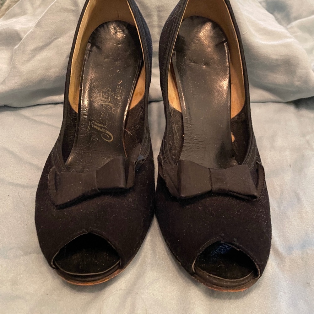 Vintage peep-toe heels